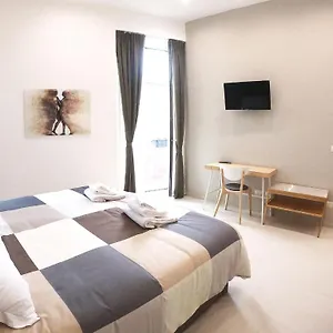 https://home-catania-dante-accommodation.taorminaitalyhotels.com