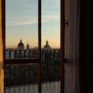 https://intero-appartamento-catania-centro-enjoy-our-sicily.taorminaitalyhotels.com