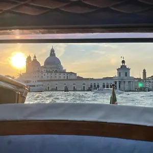 https://remer-suites.hotelslidodijesolo.com