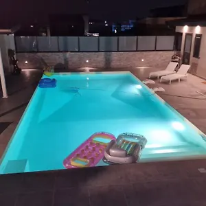 https://giovannino-house.taorminaitalyhotels.com
